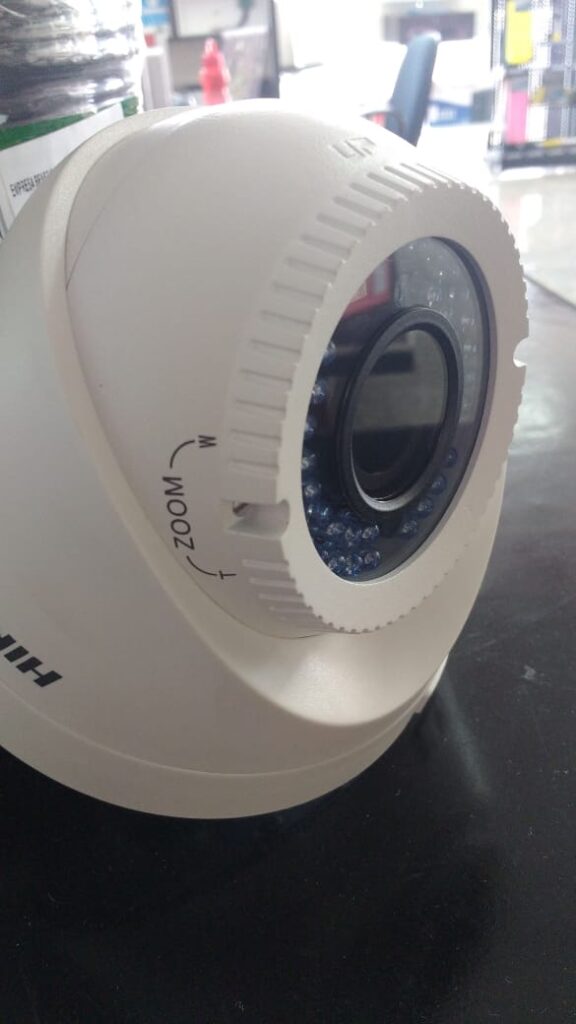 Câmera Varifocal Manual 1Mp